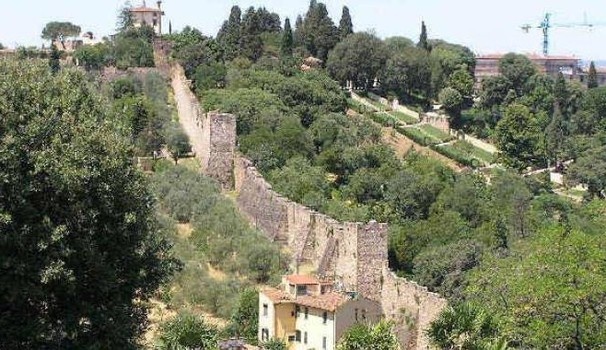 Scoprendo Firenze tra torri e mura antiche